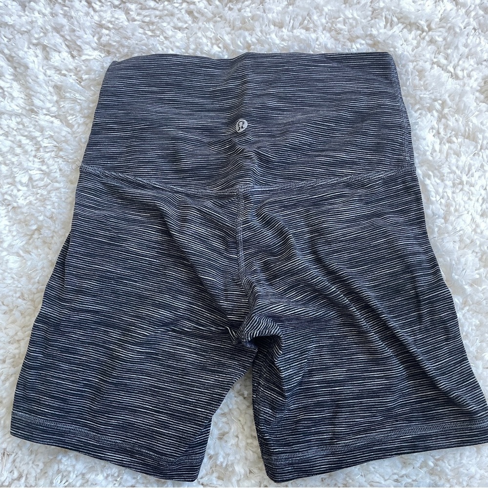 Lululemon align shorts size 4 6in inseam
